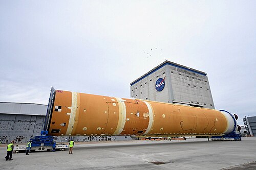 L'étage central du système de lancement spatial de la fusée Artemis I