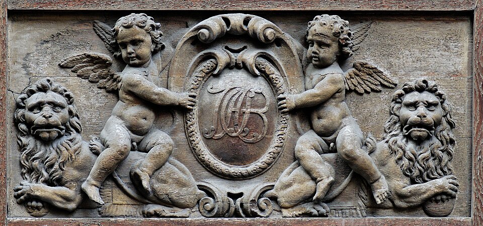 Monogramme baroque sur la porte de l'Hôtel Amelot de Bisseuil (rue Vieille-du-Temple n° 47), Paris, conçu par Pierre Cottard, 1657-1660