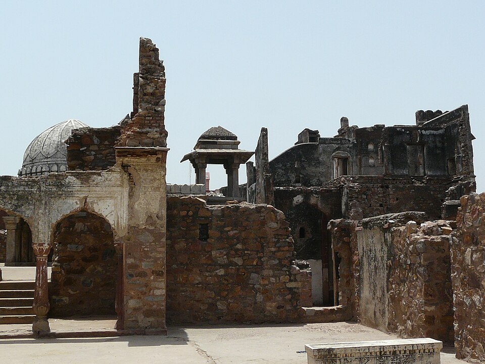 Zafar Mahal a été construit pour la première fois par Akbar Shah II au 18e siècle, avec un ajout de Bahadur Shah Zafar II.
