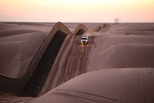 Clôture entre le Mexique et les États-Unis, depuis la Californie