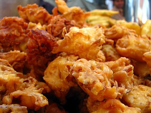 Les pakoras sont généralement frits avec de la farine de pois chiches