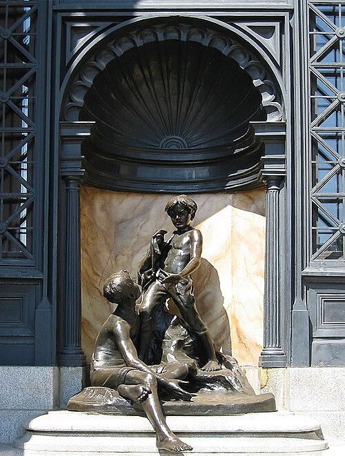 Les petits Baigneurs d'Alfred Laliberté, 1915 restauré en 1992 aux bains publics Maisonneuve, Montréal, Québec