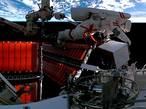 L'astronaute Fei Junlong effectue une sortie dans l'espace à bord de la station spatiale Tiangong