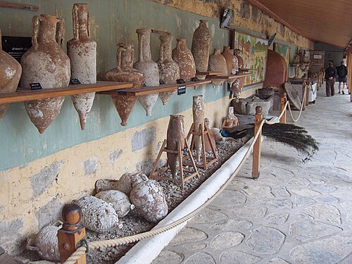 Collection d'amphores au Musée d'archéologie sous-marine