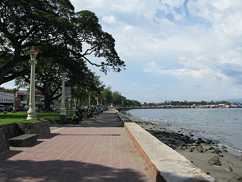 Promenade sur le boulevard Rizal à Dumaguete, Philippines