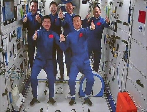 Premier rassemblement de deux équipages d'astronautes chinois sur la station spatiale Tiangong le 30 novembre 2022.