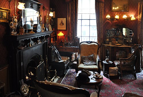« Salon » de style victorien avec cheminée au musée Sherlock Holmes, Londres