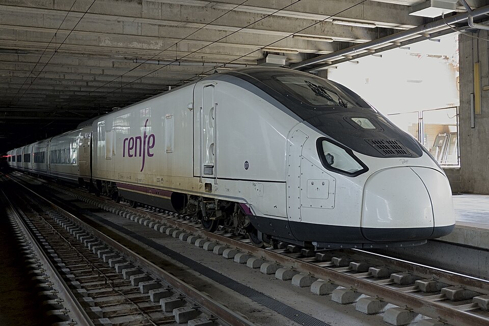 Train AVE Talgo Avril (Renfe Classe 106).