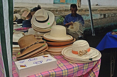 Quatre types différents de chapeaux de soleil, Équateur