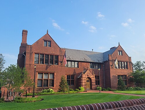 Une photo de l'Ivy Club, le plus ancien club de restauration du campus