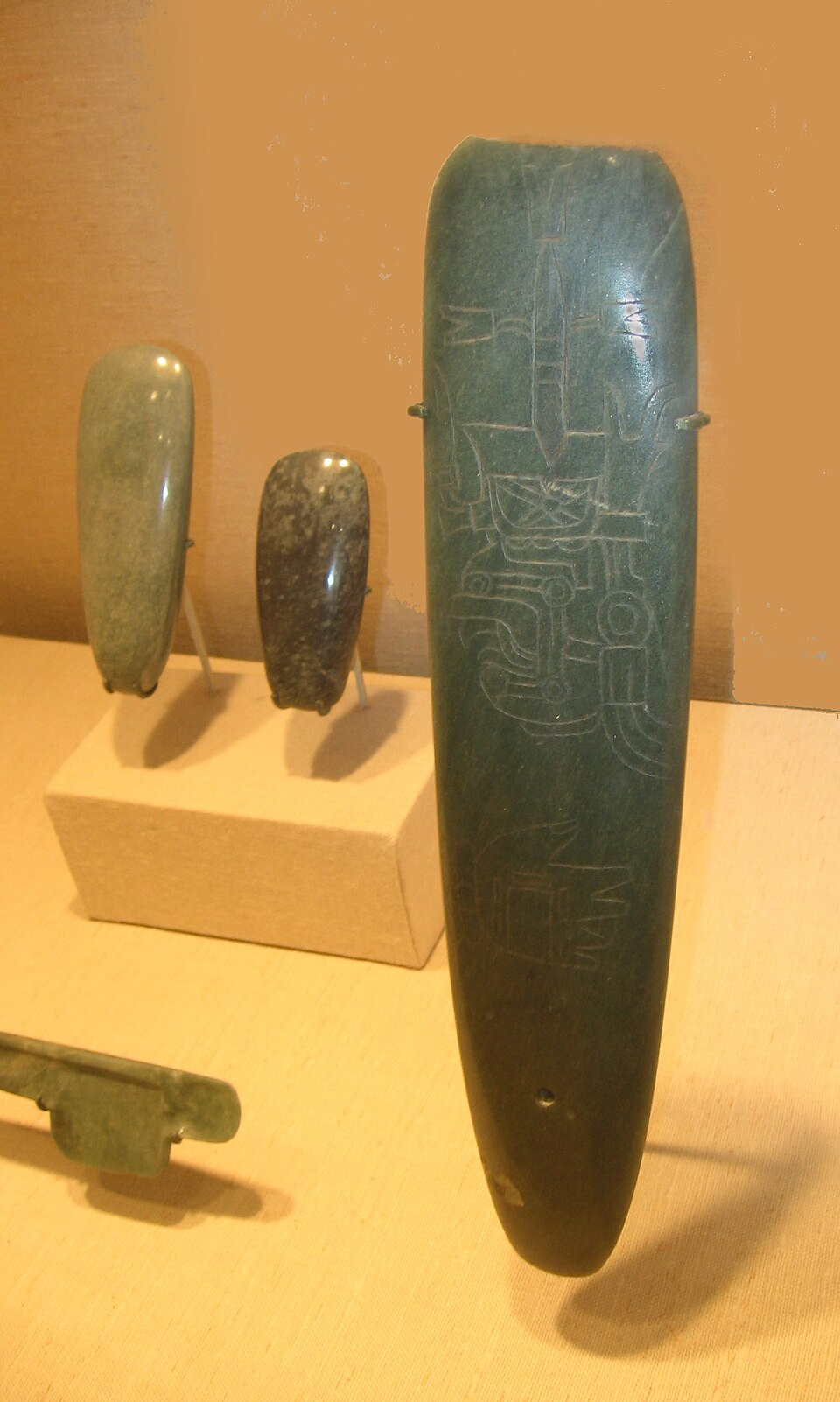 Trois celtes, objets rituels olmèques