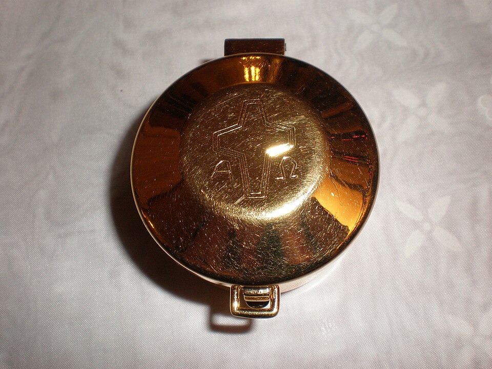pyxide en bronze pour porter l'Eucharistie