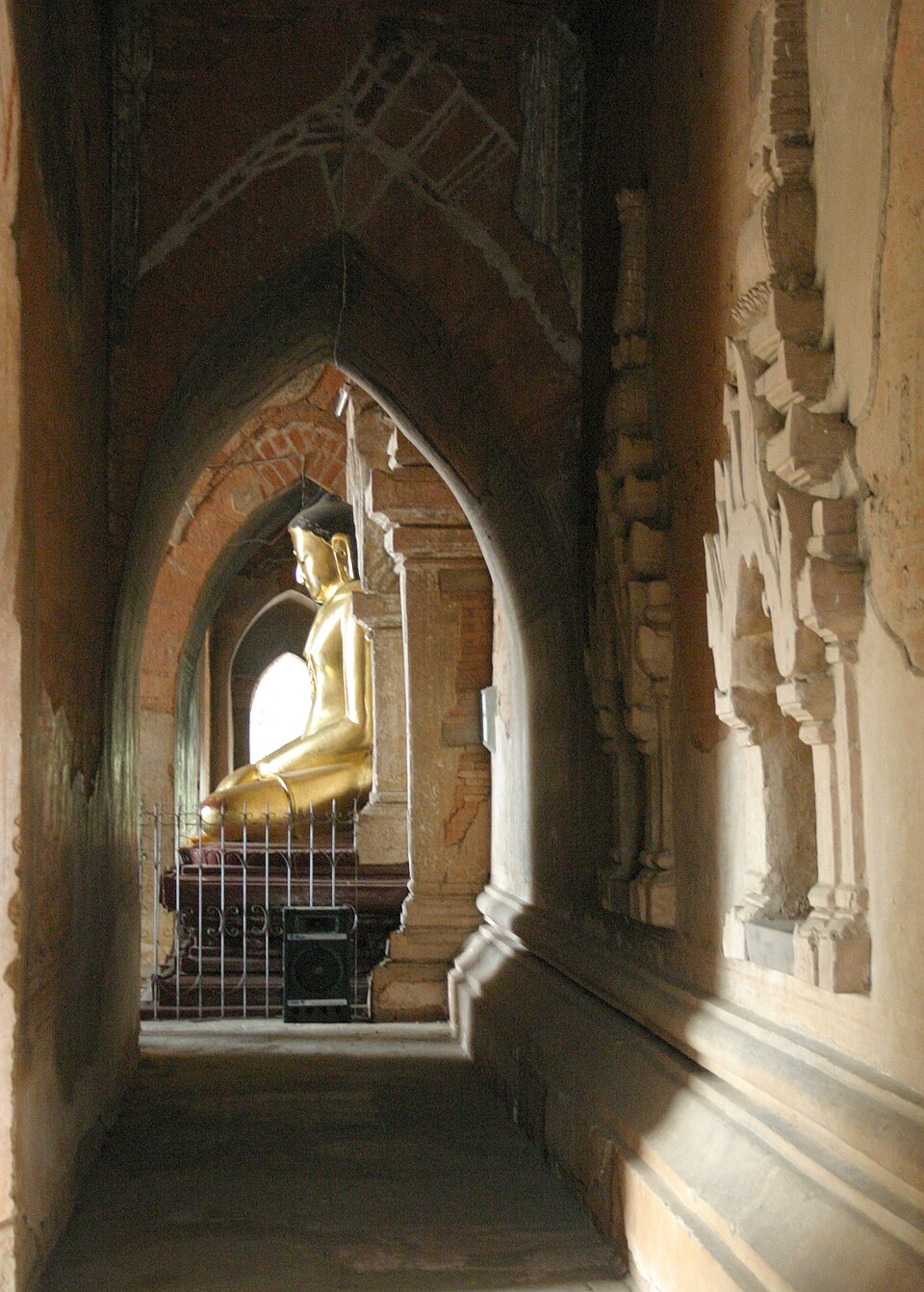 À l'intérieur du Htilominlo