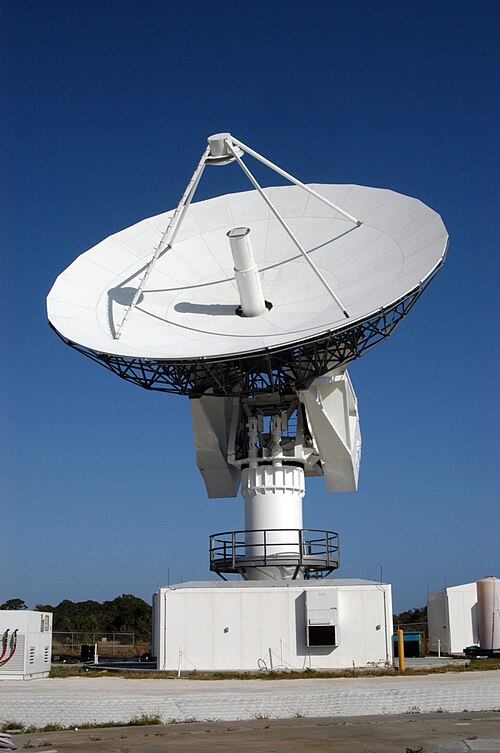 Antenne parabolique de 15 mètres (50 pieds) d'un radar en bande C de 3 kW