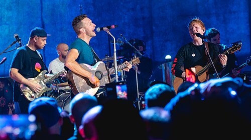 Coldplay en concert avec Ed Sheeran en 2021