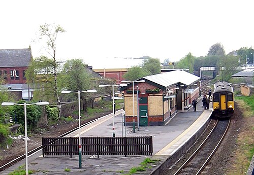 Gare d'Ashton-under-Lyne, une gare à quai isolé en Angleterre