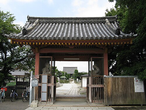 Un sandō bouddhiste