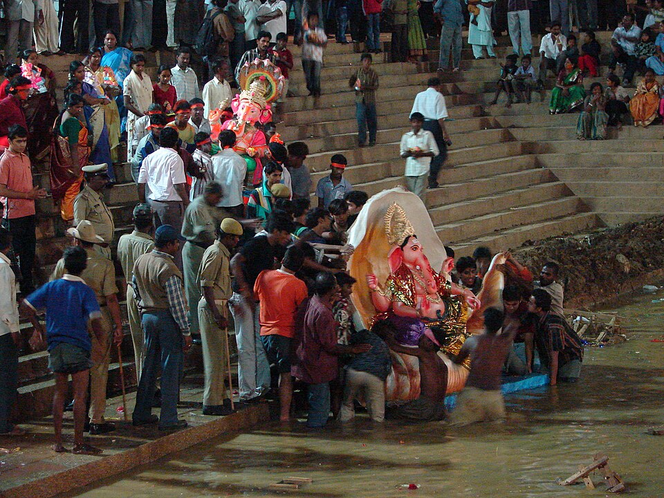 Immersion d'idoles à Bengaluru
