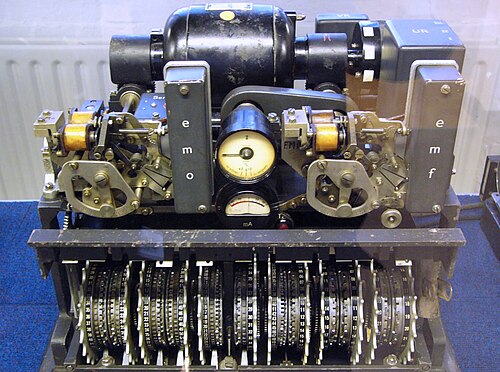 Machine de chiffrement Lorenz avec mécanisme à douze rotors