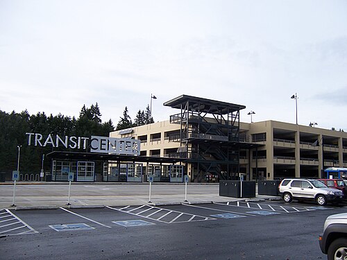Un parking et un abribus