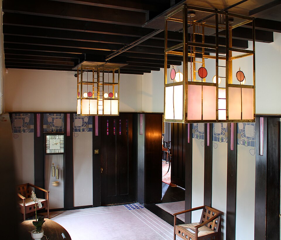 Vue intérieure du couloir, Hill House, Helensburgh, Écosse, conçue et construite par Walter Blackie (1902–1904)[69]