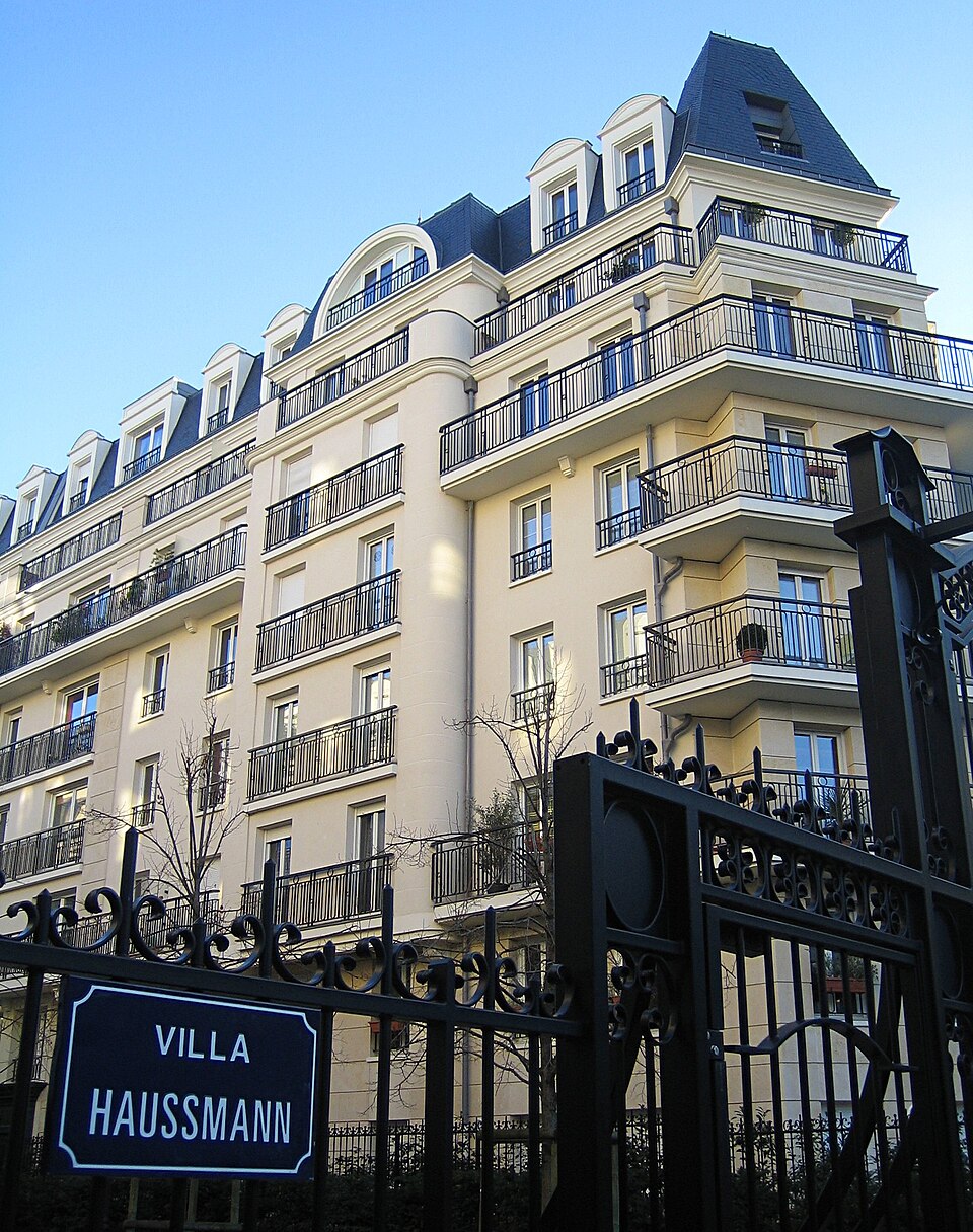 Villa Haussmannienne (copie moderne de l'architecture dans le style de Georges-Eugène Haussmann) à Issy-les-Moulineaux