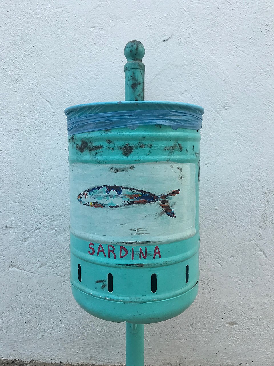 Conteneur à déchets à Tarifa, Espagne