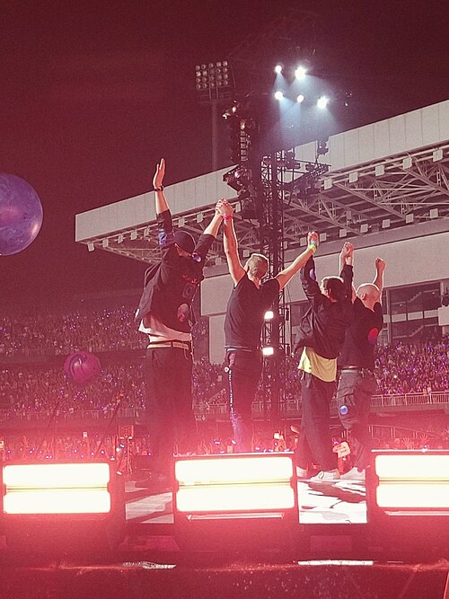 Coldplay se prépare à monter sur scène après sa prestation