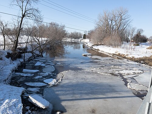 Rivière Champlain, à partir du pont P-1476,[13] Chemin du Roy (route 138)