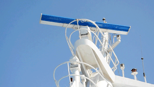 Dans les antennes radar marines commerciales, un codeur incrémental rotatif est généralement fixé à l'arbre d'antenne rotatif pour surveiller l'angle de l'antenne