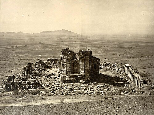 Ruines du temple du Soleil de Martand. Le temple a été détruit sur ordre du sultan musulman Sikandar Butshikan au début du XVe siècle, et sa démolition a duré un an.