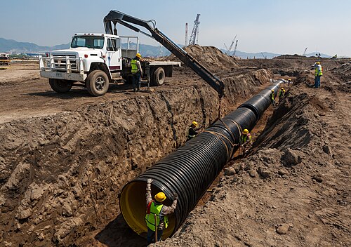 Installation de tuyaux ondulés en PEHD dans un projet de drainage des eaux pluviales au Mexique