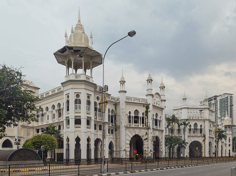 Architecture néo-indo-sarrasine : gare de Kuala Lumpur, Malaisie, par Arthur Benison Hubback, 1910