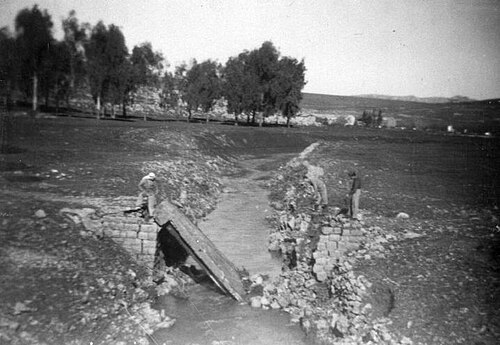 Le pont sur Nahal Ayun après avoir été détruit, le 15 février 1948