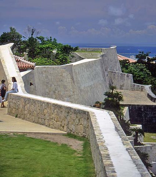 Les murs du château de Shuri à Naha