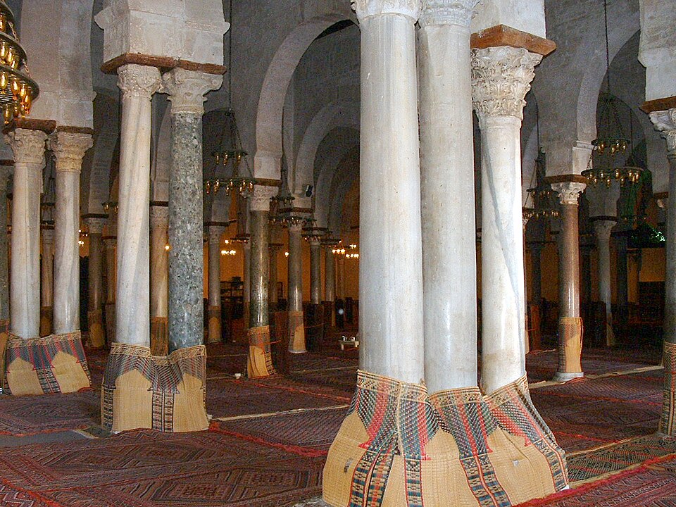 Réutilisation de colonnes et de chapiteaux romains dans la Grande Mosquée de Kairouan