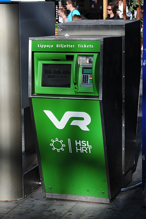 Un distributeur de billets VR à la gare centrale d'Helsinki, en Finlande