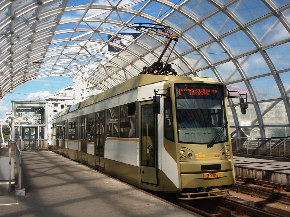 Tramway Bucur LF sur le viaduc de Basarab