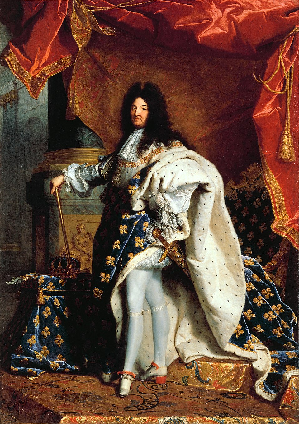 Louis XIV de France, debout en armure de plates et écharpe bleue, tourné vers la gauche, tenant un bâton.