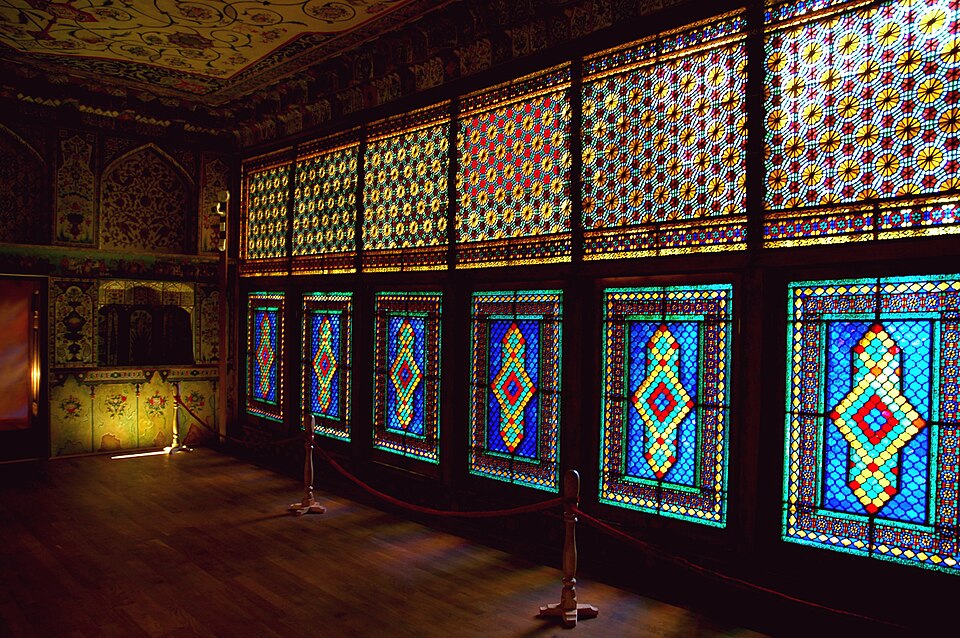 Motifs de vitraux colorés d'Azerbaïdjan