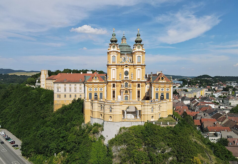 Le Stiftsgymnasium Melk est un lycée catholique romain géré par des bénédictins, situé à Melk, en Autriche.