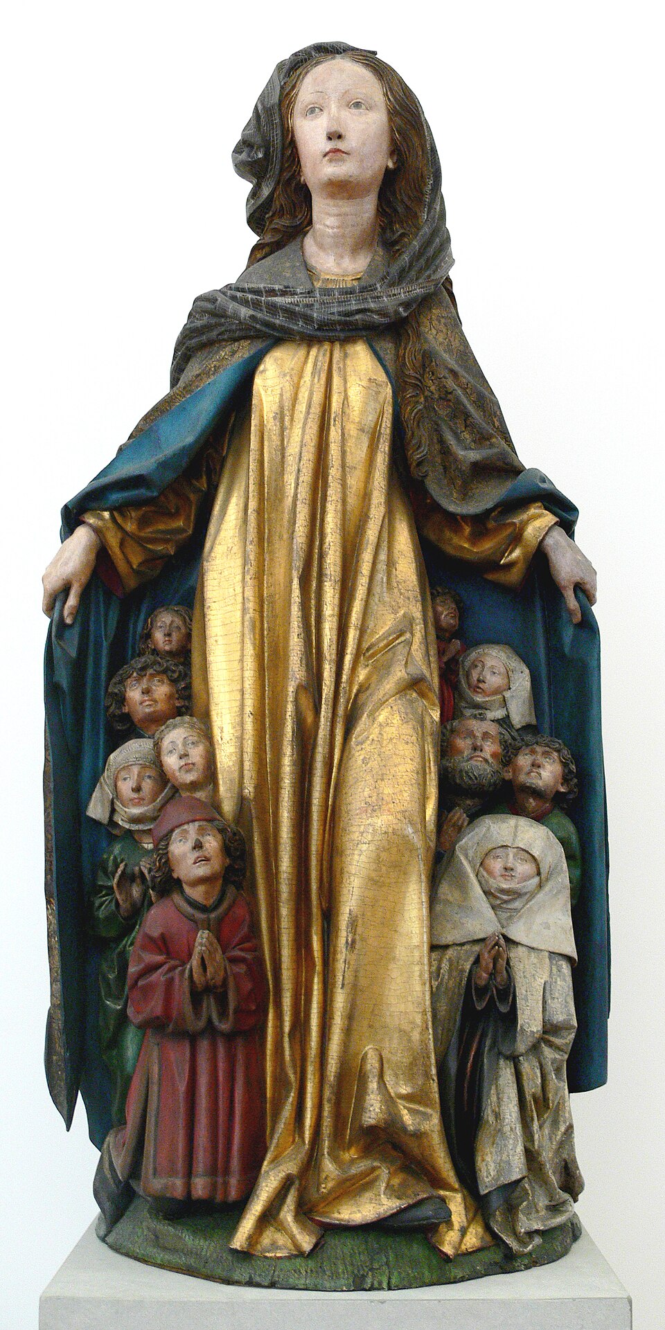 La « Vierge de la Miséricorde de Ravensburger », en tilleul peint, vers 1480. Attribuée à Michel Erhart.