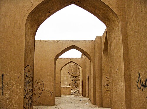 Arches d'architecture abbasside restaurées des portes de la ville de Samarra (IXe siècle)