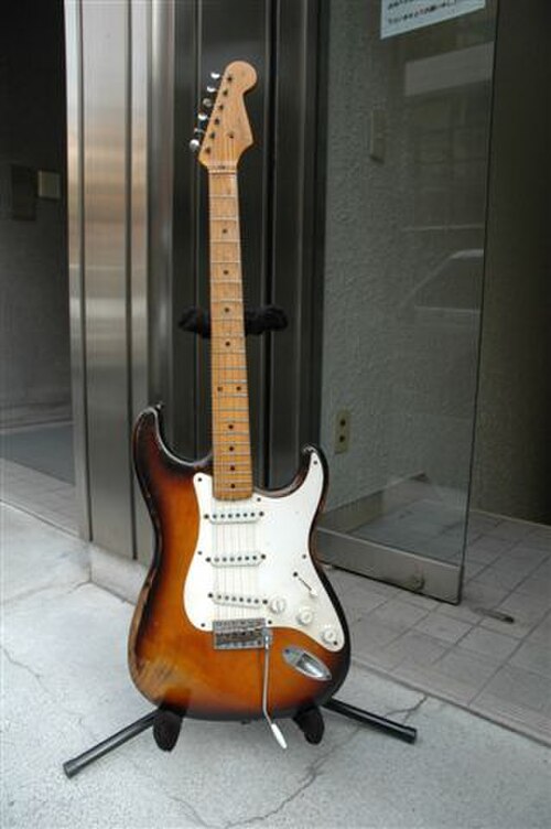 Stratocaster 1954, avec corps en frêne, touche en érable et finition sunburst bicolore