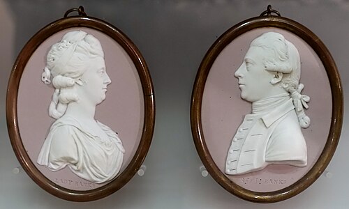 Sir Joseph Banks et Lady Banks, portrait miniature par John Flaxman Jr, 1780–1785, jaspe lilas massif avec relief blanc.