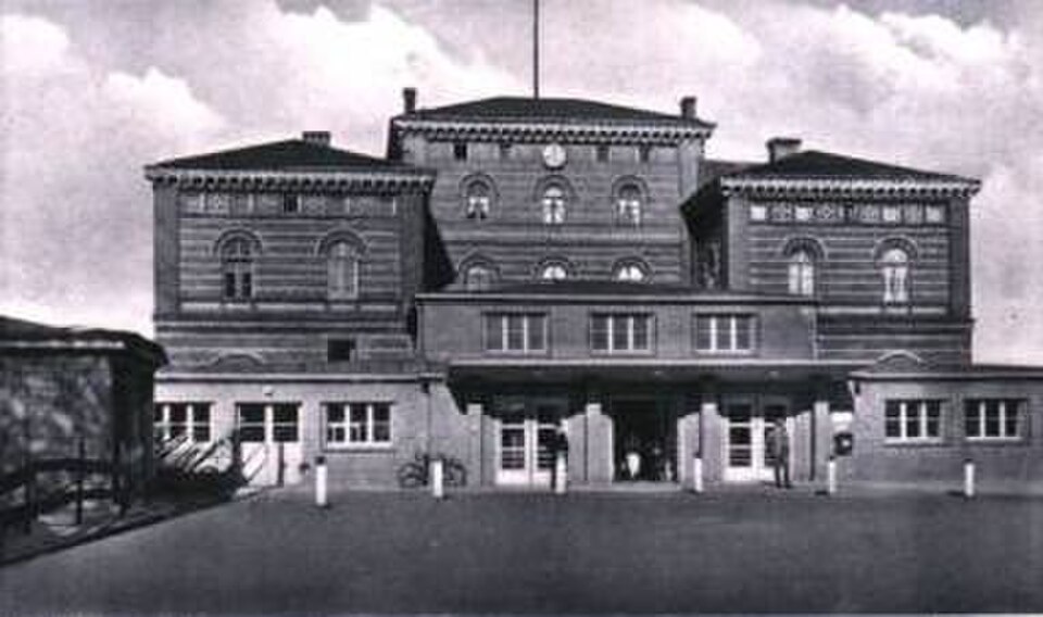 The old station building before the Second World War
