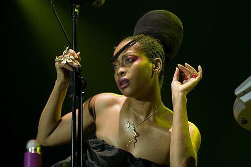Erykah Badu, chanteuse, entrepreneuse et actrice (Grambling State)