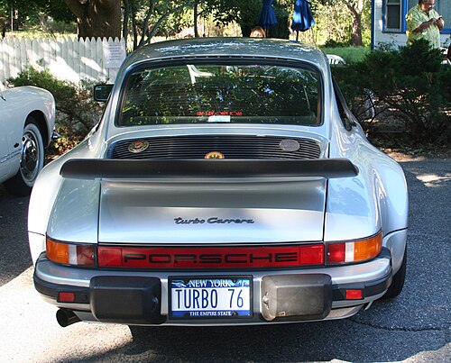 Porsche 930 américaine ancienne avec étiquette « Turbo Carrera »