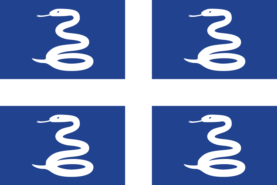 Une croix de Saint-Michel ornée de serpents blancs. Également appelée « drapeau aux serpents » de Martinique. Son utilisation est parfois controversée.
