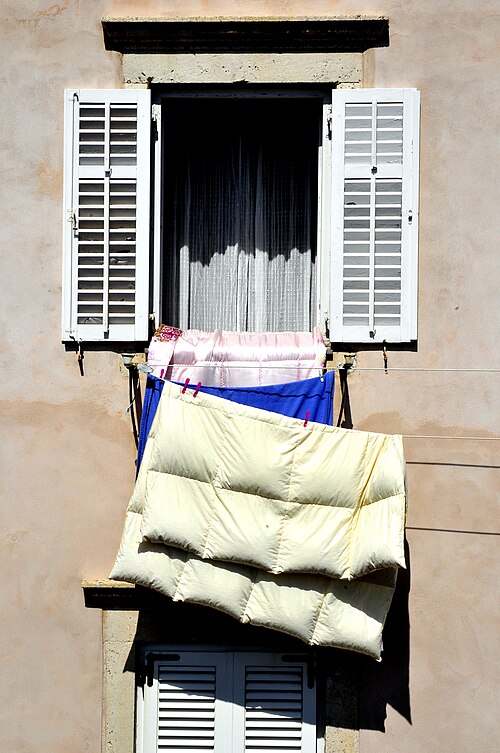 Aération d'une couette en plumes à Dubrovnik, 2010